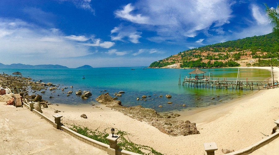 Soak up the sun at Tiên Sa Beach - an ideal spot for a relaxing day out.