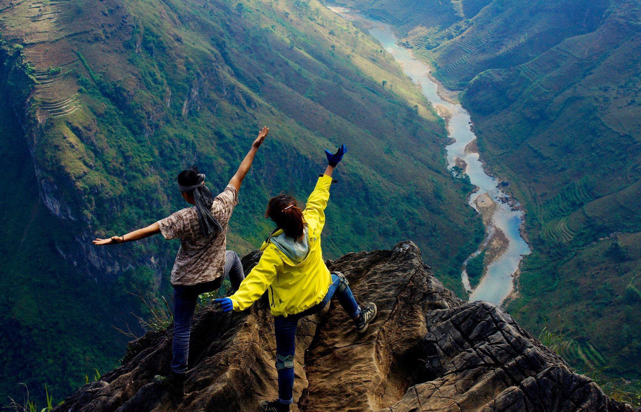 Conquer the legendary Ma Pi Leng Pass in Ha Giang - one of Vietnam’s most dramatic mountain roads