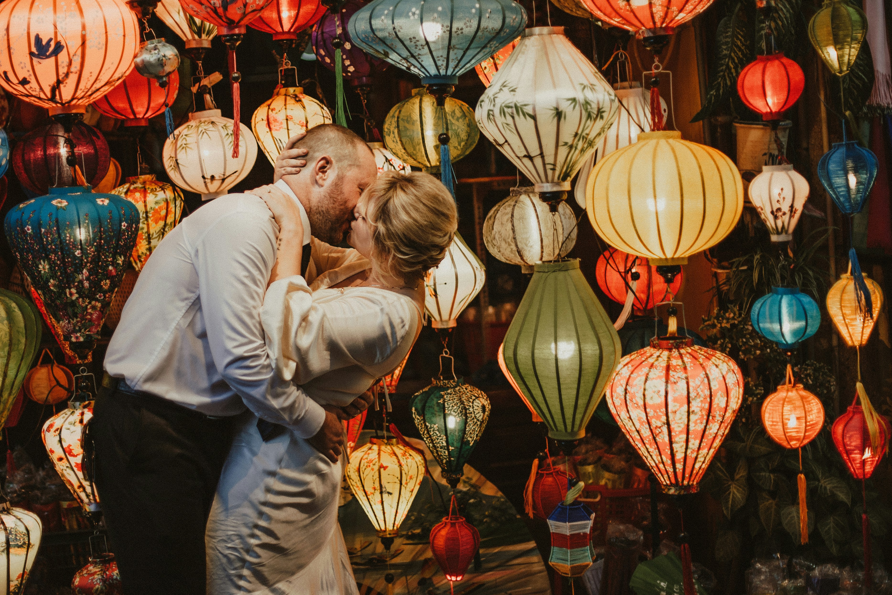 A kiss beneath Hội An’s glowing lanterns